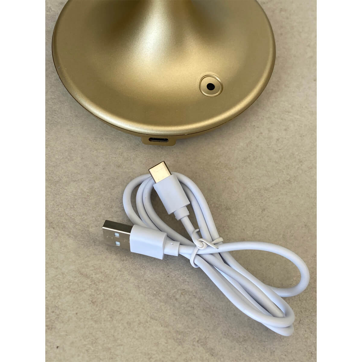 USB_Anschluss_Lichtix_Akkuleuchte_gold